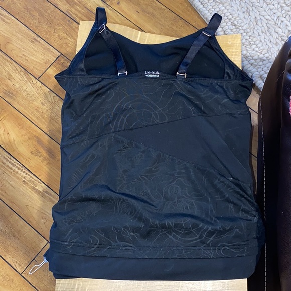 Women’s Reebok training tank top - Picture 2 of 2